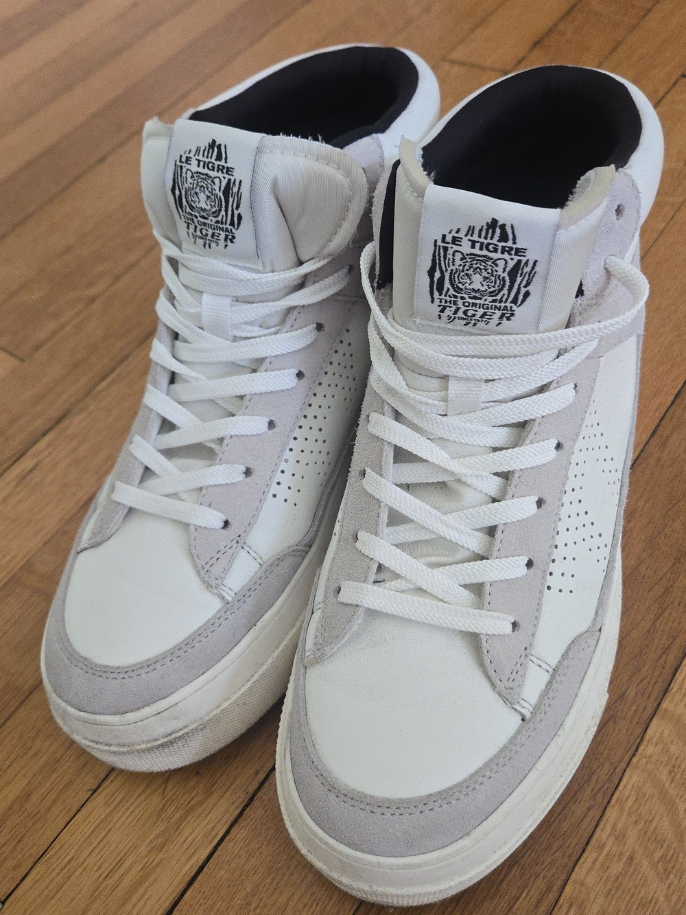 Le Tigre Women's White & Light Gray High-Top Sneakers